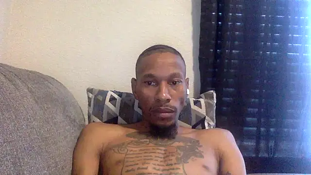 Snapshot of KingDerRico chatting on 10.17.25 KingDerRico online show from 10.17.25