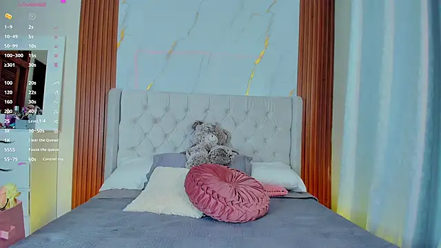 Snapshot of amelie_leigh chatting on 02.15.25 amelie leigh online show from 02.15.25