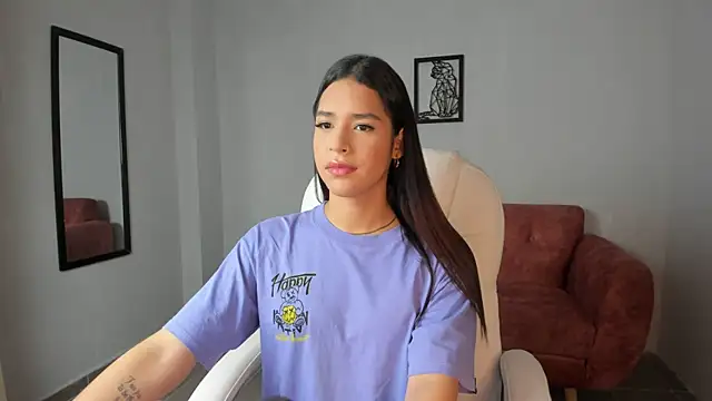 Snapshot of Alice23jones chatting on 02.06.25 Alice23jones online show from 02.06.25