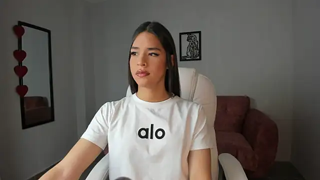 Snapshot of Alice23jones chatting on 03.07.25 Alice23jones online show from 03.07.25