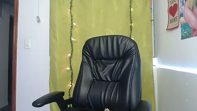 Snapshot of Zafiroweb09 chatting on 01.22.25 Zafiroweb09 online show from 01.22.25