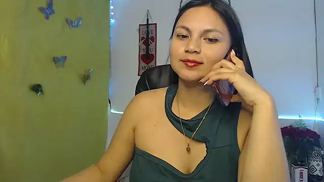 Snapshot of Zafiroweb09 chatting on 02.25.25 Zafiroweb09 online show from 02.25.25