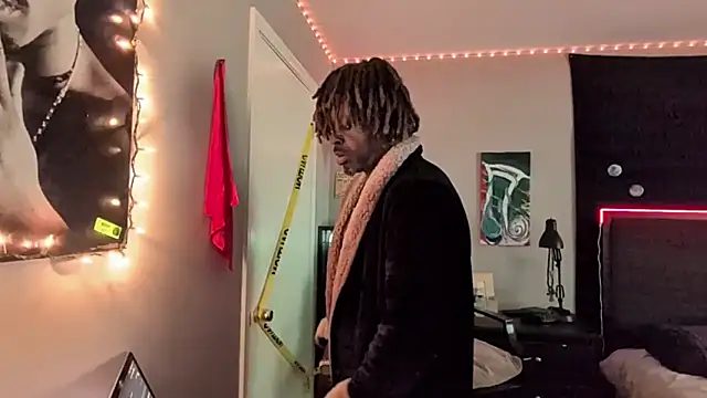 Snapshot of therealsuave chatting on 09.16.25 therealsuave online show from 09.16.25