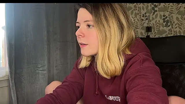 Snapshot of Nina_blain chatting on 02.03.25 Nina blain online show from 02.03.25