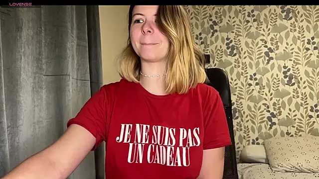 Snapshot of Nina_blain chatting on 03.06.25 Nina blain online show from 03.06.25