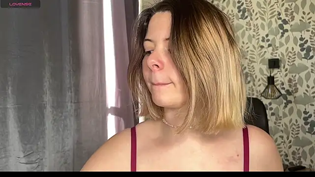 Snapshot of Nina_blain chatting on 03.20.25 Nina blain online show from 03.20.25