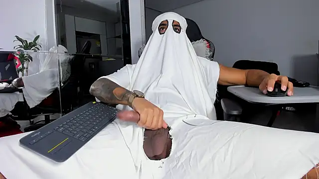 Snapshot of daikokuten_ chatting on 11.01.25 daikokuten online show from 11.01.25