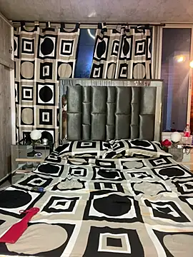 Snapshot of Lya-Kasandra chatting on 03.09.25 Lya-Kasandra online show from 03.09.25