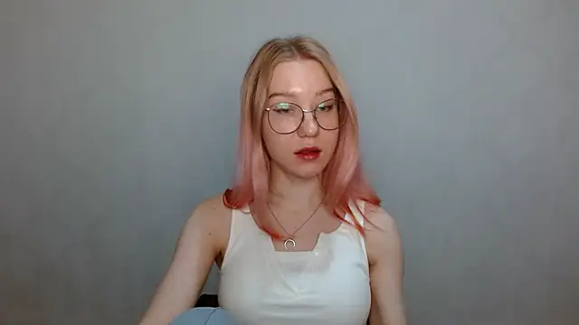 Snapshot of cindi_hot chatting on 12.11.24 cindi hot online show from 12.11.24