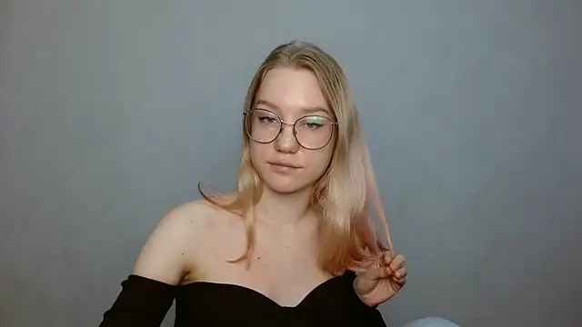 Snapshot of cindi_hot chatting on 01.14.25 cindi hot online show from 01.14.25