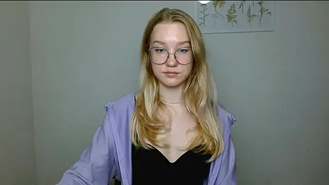 Snapshot of cindi_hot chatting on 10.07.25 cindi hot online show from 10.07.25