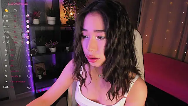 Snapshot of sensualily chatting on 09.18.25 sensualily online show from 09.18.25