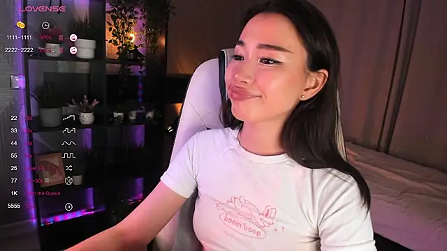 Snapshot of sensualily chatting on 10.12.25 sensualily online show from 10.12.25