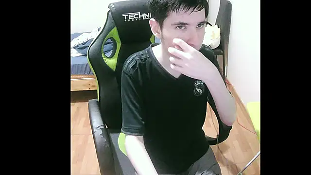 Snapshot of Twink_martinboy chatting on 12.23.24 Twink martinboy online show from 12.23.24