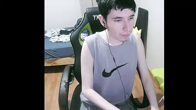 Snapshot of Twink_martinboy chatting on 01.05.25 Twink martinboy online show from 01.05.25