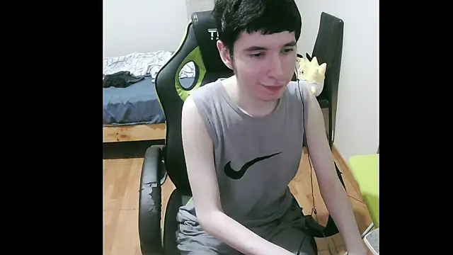 Snapshot of Twink_martinboy chatting on 01.08.25 Twink martinboy online show from 01.08.25