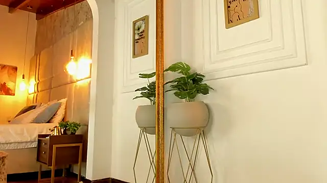 AlessiaLondon online show from 01.09.25