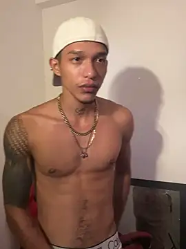 Snapshot of TommyGun_22 chatting on 03.10.25 TommyGun 22 online show from 03.10.25