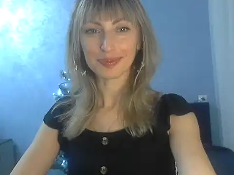 Snapshot of EffectMaya chatting on 12.19.24 EffectMaya online show from 12.19.24