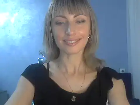 Snapshot of EffectMaya chatting on 12.30.24 EffectMaya online show from 12.30.24