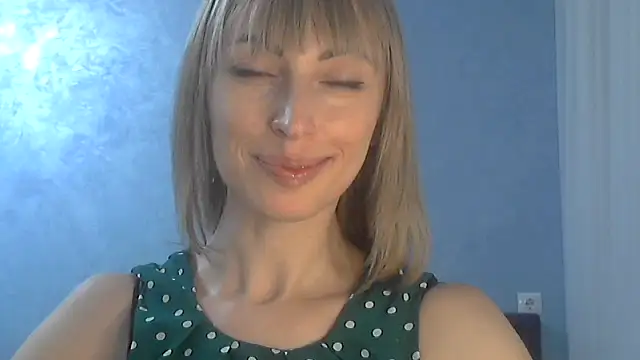 Snapshot of EffectMaya chatting on 03.04.25 EffectMaya online show from 03.04.25