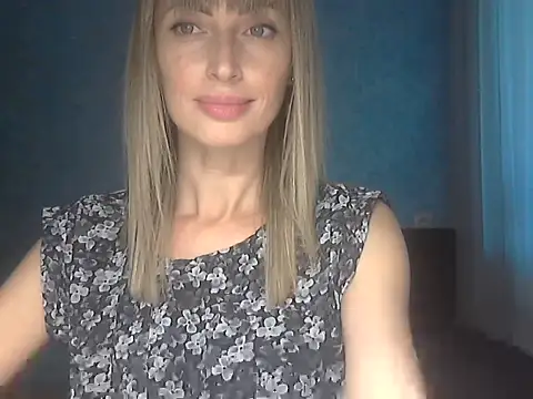 Snapshot of EffectMaya chatting on 09.10.25 EffectMaya online show from 09.10.25