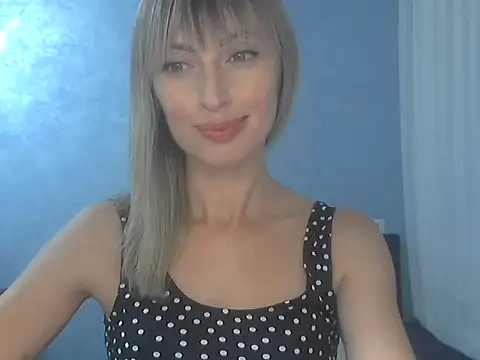 Snapshot of EffectMaya chatting on 09.18.25 EffectMaya online show from 09.18.25