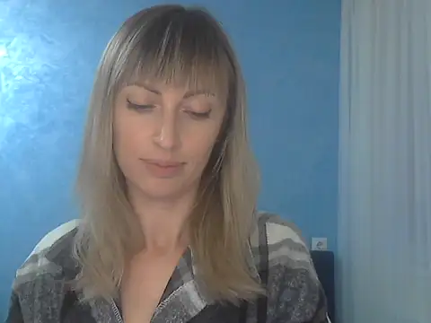 Snapshot of EffectMaya chatting on 09.25.25 EffectMaya online show from 09.25.25