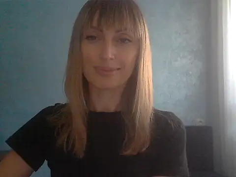 Snapshot of EffectMaya chatting on 09.26.25 EffectMaya online show from 09.26.25