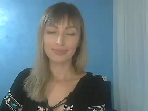 Snapshot of EffectMaya chatting on 10.04.25 EffectMaya online show from 10.04.25