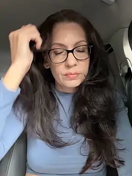 Snapshot of BeautifulMesss chatting on 10.19.25 BeautifulMesss online show from 10.19.25