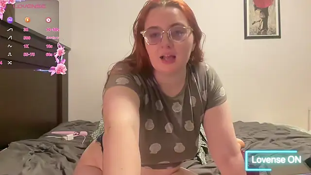 Snapshot of abbi-willow chatting on 11.10.25 abbi-willow online show from 11.10.25