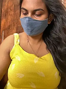 Snapshot of HaaniKaur chatting on 10.16.25 HaaniKaur online show from 10.16.25