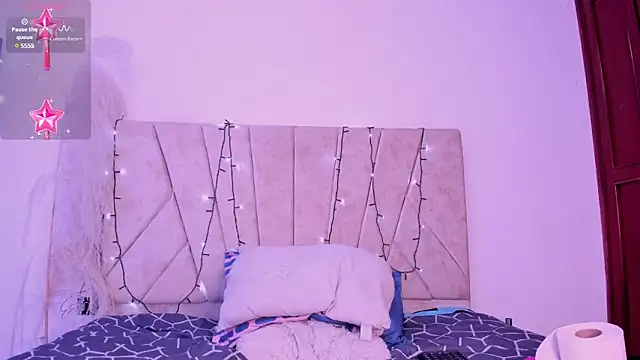 Snapshot of Kaela18 chatting on 12.18.24 Kaela18 online show from 12.18.24