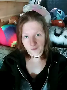 Eluradess online show from 10.21.25