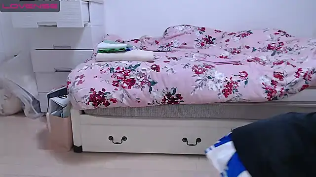 Snapshot of AMI___oO chatting on 01.04.25 AMI oO online show from 01.04.25