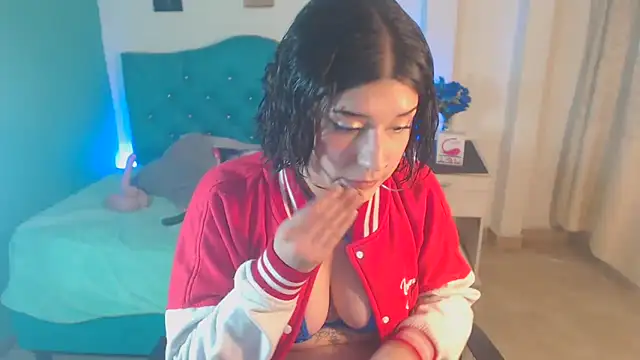 Snapshot of Cinthya-Gomez6 chatting on 03.15.25 Cinthya-Gomez6 online show from 03.15.25