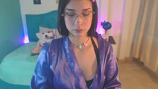 Snapshot of Cinthya-Gomez6 chatting on 03.18.25 Cinthya-Gomez6 online show from 03.18.25