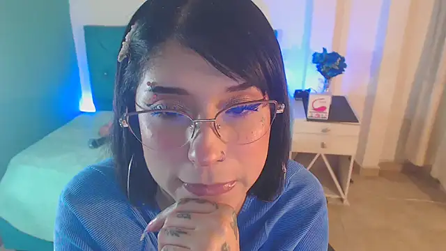 Snapshot of Cinthya-Gomez6 chatting on 03.19.25 Cinthya-Gomez6 online show from 03.19.25