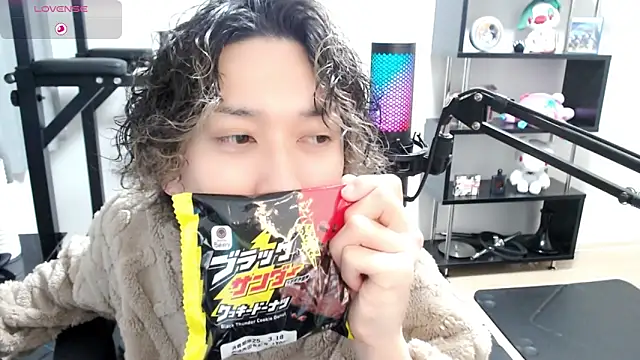 Snapshot of Shizukuu chatting on 03.15.25 Shizukuu online show from 03.15.25