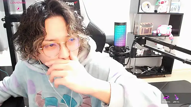 Snapshot of Shizukuu chatting on 03.21.25 Shizukuu online show from 03.21.25