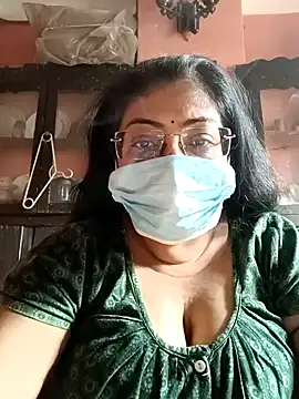 Snapshot of LAVERNIYA_ chatting on 12.13.24 LAVERNIYA  online show from 12.13.24