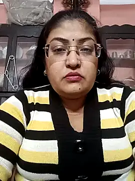 Snapshot of LAVERNIYA_ chatting on 12.23.24 LAVERNIYA  online show from 12.23.24