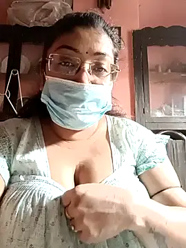 Snapshot of LAVERNIYA_ chatting on 12.26.24 LAVERNIYA  online show from 12.26.24