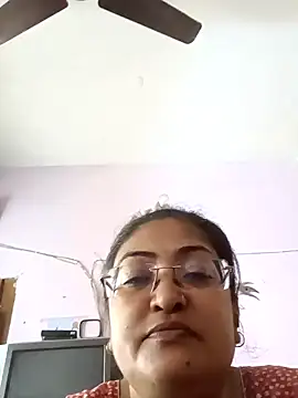 Snapshot of LAVERNIYA_ chatting on 12.29.24 LAVERNIYA  online show from 12.29.24