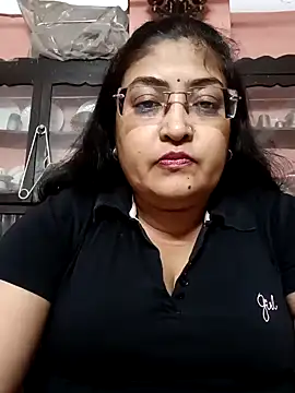 Snapshot of LAVERNIYA_ chatting on 12.31.24 LAVERNIYA  online show from 12.31.24