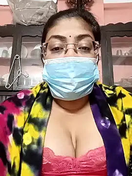 Snapshot of LAVERNIYA_ chatting on 01.06.25 LAVERNIYA  online show from 01.06.25