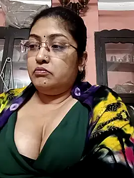 Snapshot of LAVERNIYA_ chatting on 01.11.25 LAVERNIYA  online show from 01.11.25