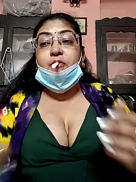 Snapshot of LAVERNIYA_ chatting on 01.12.25 LAVERNIYA  online show from 01.12.25