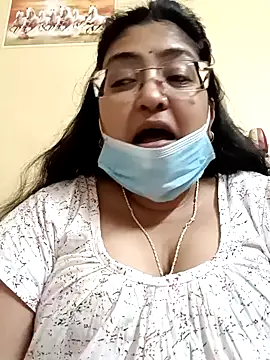 Snapshot of LAVERNIYA_ chatting on 02.01.25 LAVERNIYA  online show from 02.01.25